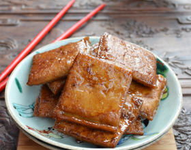 五香豆腐干的创意烹饪 健康鸡肉零食新选择